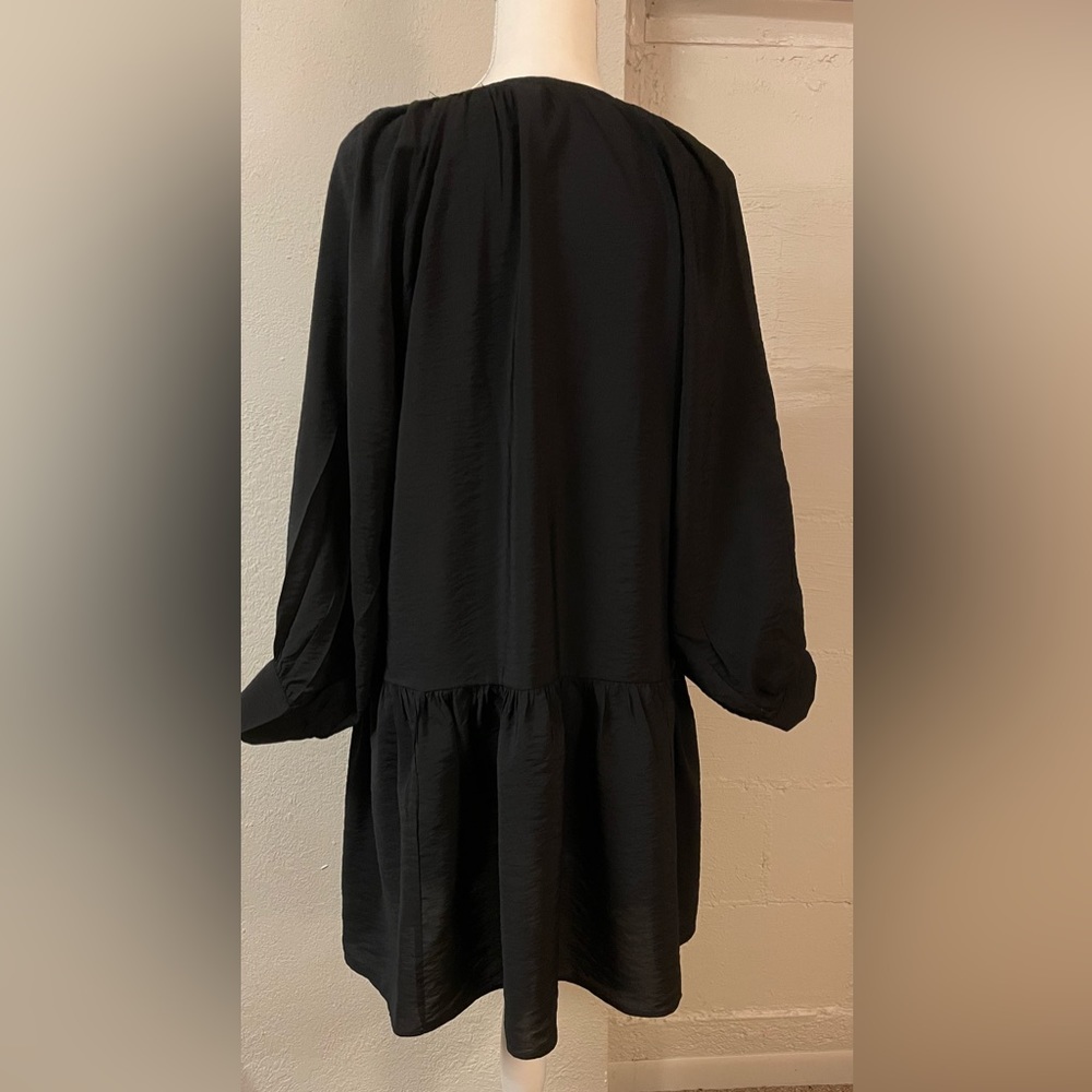 Oversized, relaxed fit H&M black dress. - Picture 2 of 4
